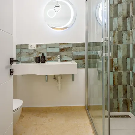 Azzurro Beachfront 2 Apartment