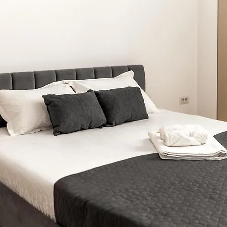 Апартаменты Azzurro Beachfront 2