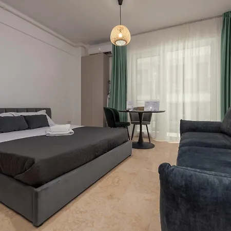 Апартаменты Azzurro Beachfront 2