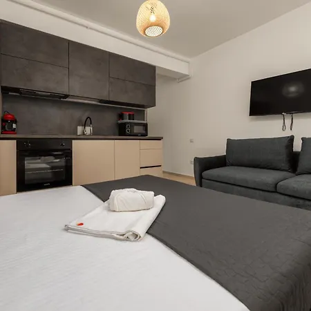 Azzurro Beachfront 2 Апартаменты