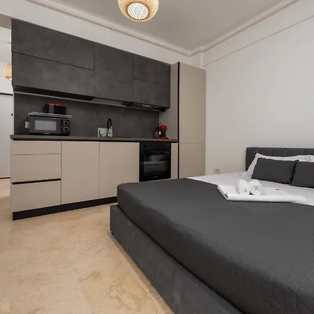 Azzurro Beachfront 2 Апартаменты *