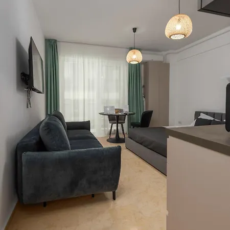 Апартаменты Azzurro Beachfront 2 *
