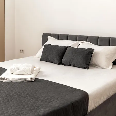 Azzurro Beachfront 2 *