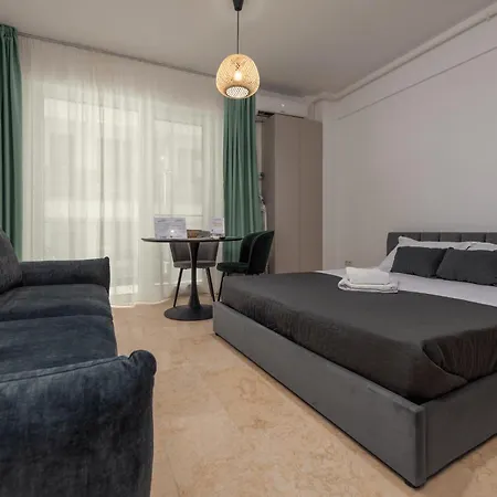 Azzurro Beachfront 2 *