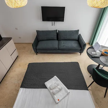 Azzurro Beachfront 2 *