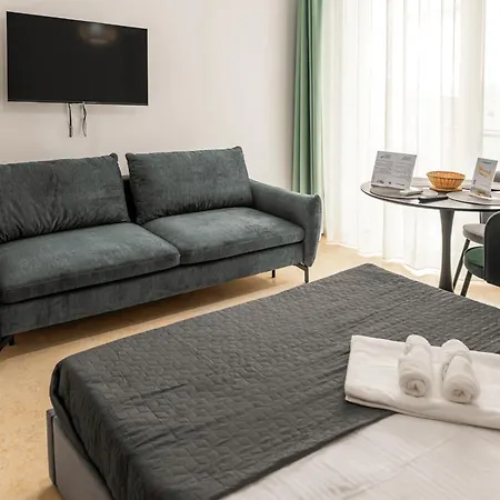 Azzurro Beachfront 2 * Нэводари